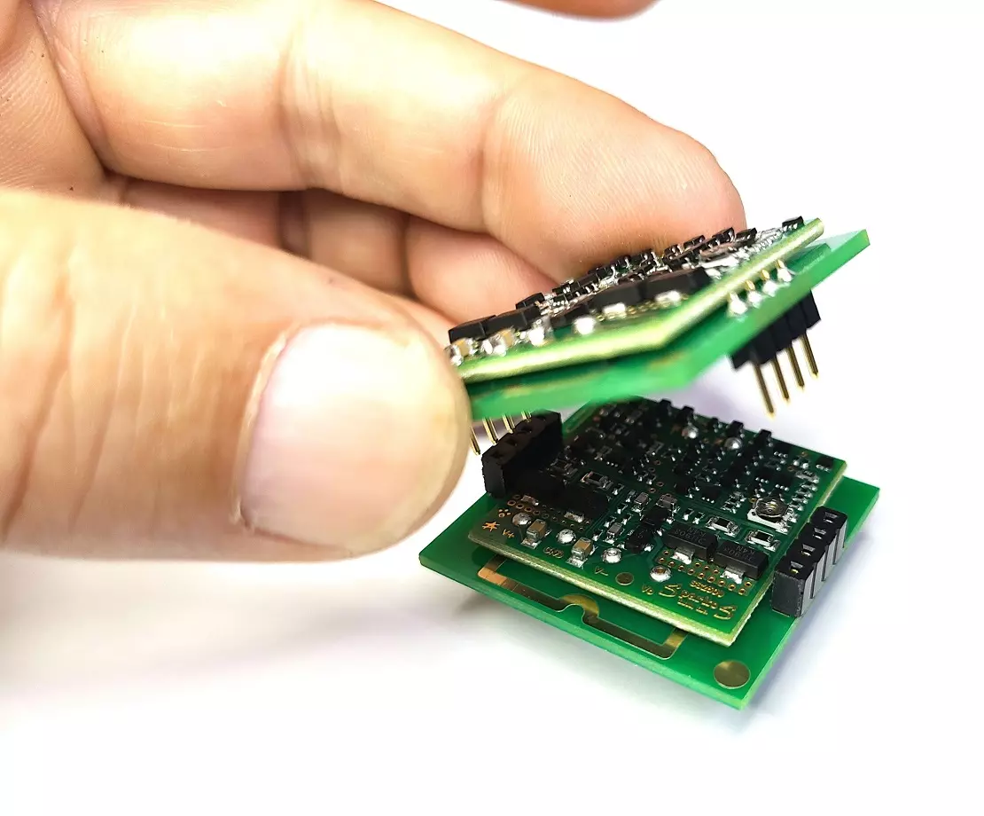 PRO to DIP8 adapter fitted with 2X SS2590