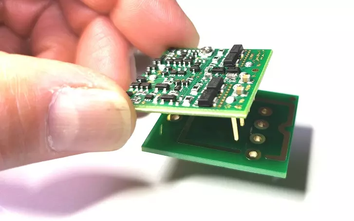 PRO to DIP8 adapter fitted with SS2590