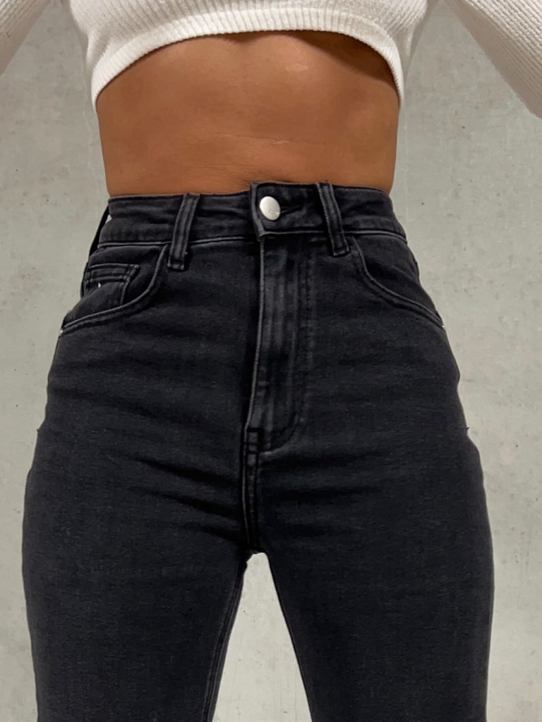 Deems "Delia"  Highwaist Straight  Jeans - Black Washed