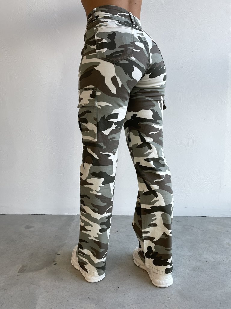 Deems "Imani" Highwaist  Camouflage Cargo Pants - Beige
