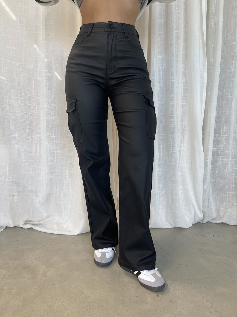 Deems "Rubi" Highwaist Leatherlook Wide Cargo Jeans - Black