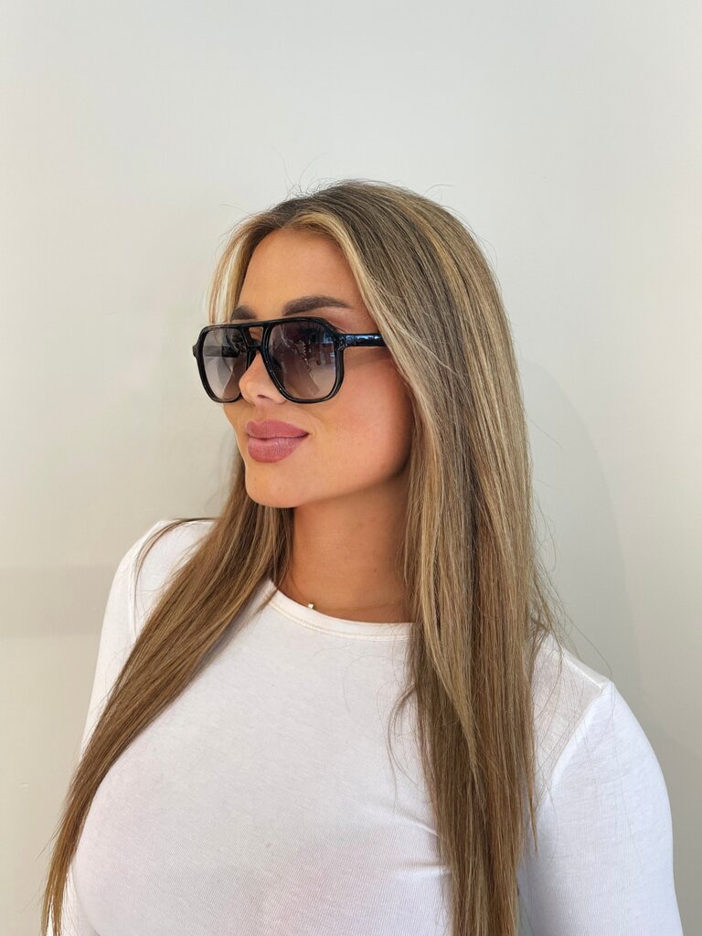 Deems Retro sunglasses with a black frame