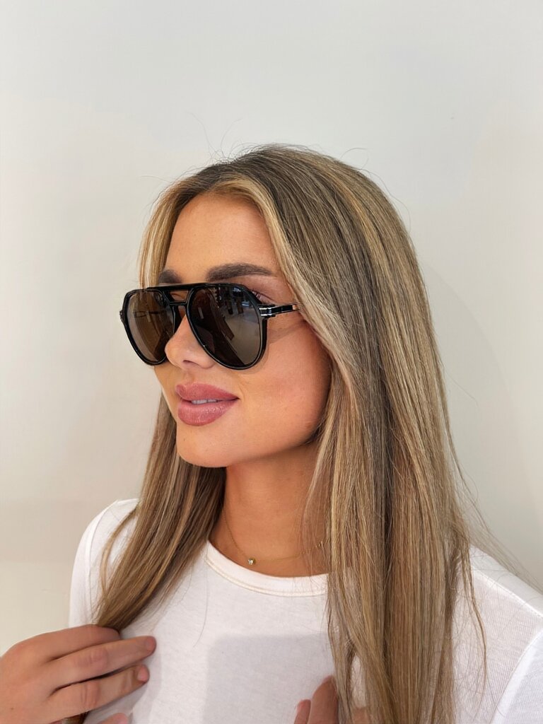Deems Retro sunglasses with a black frame Silver detail