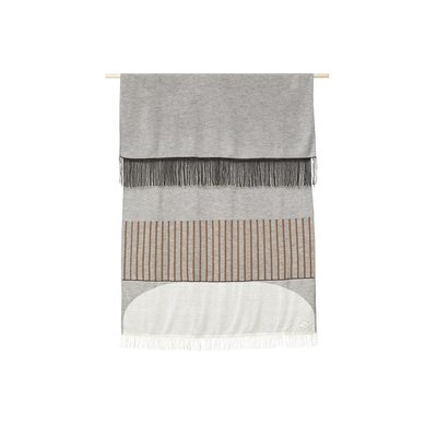 Form & Refine Aymara plaid grijs met een patroon