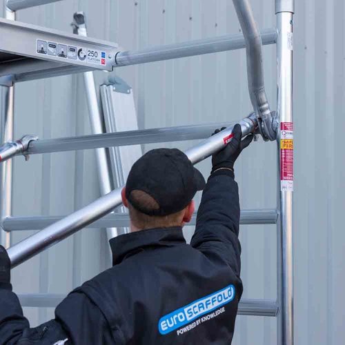 Rolsteiger 90x190x11,2m werkhoogte incl carbon decks Euroscaffold Rolsteiger 90x190x11,2m werkhoogte incl carbon decks