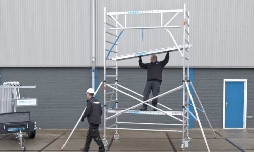 Steiger opbouwen - tweede platform plaatsen