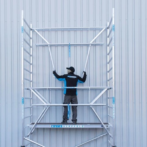 Rolsteiger Professional 135x250 10,2m werkhoogte enkele voorloopleuning Euroscaffold Rolsteiger Professional 135x250 10,2m werkhoogte enkele voorloopleuning