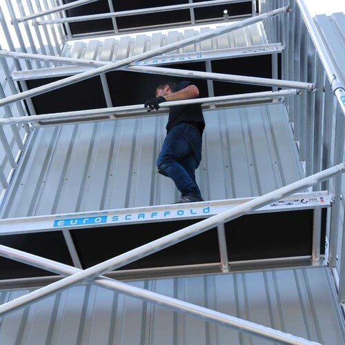 Euroscaffold Budget Rolsteiger 90 x 250 x 10,2m werkhoogte Euroscaffold Euroscaffold Budget Rolsteiger 90 x 250 x 10,2m werkhoogte