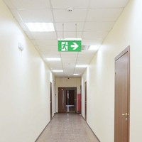 LED Noodverlichting met accu - 4 in 1 montagemogelijkheden - 6000K Lichtkleur - Incl. 4 pictogrammen met vluchtwegaanduiding - 30 meter zichtbaar
