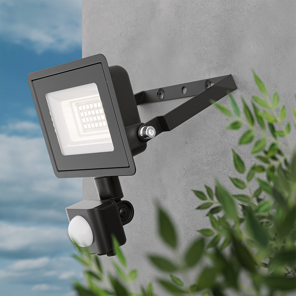 Stratos LED Breedstraler met PIR sensor 10 Watt 735 lumen IP65 6500K Zwart 2 jaar garantie afbeelding