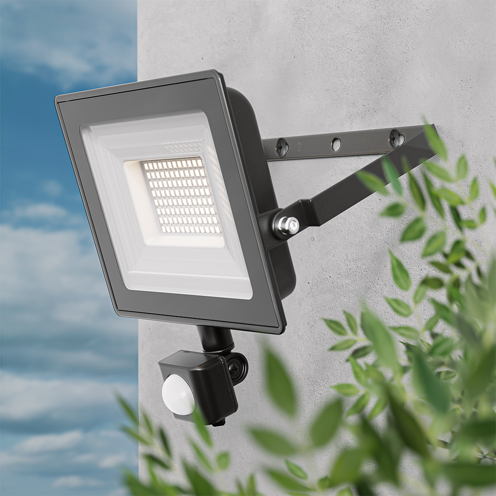 Stratos LED Breedstraler met PIR sensor 50 Watt 4270 lumen IP65 6500K Zwart 2 jaar garantie afbeelding
