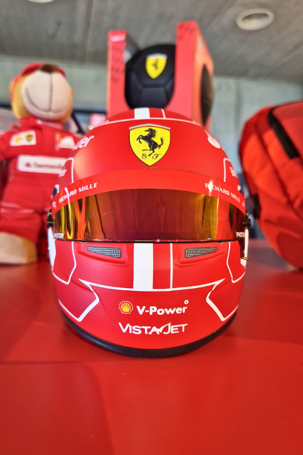 Ferrari Mini-Helm Charles Leclerc 1:2