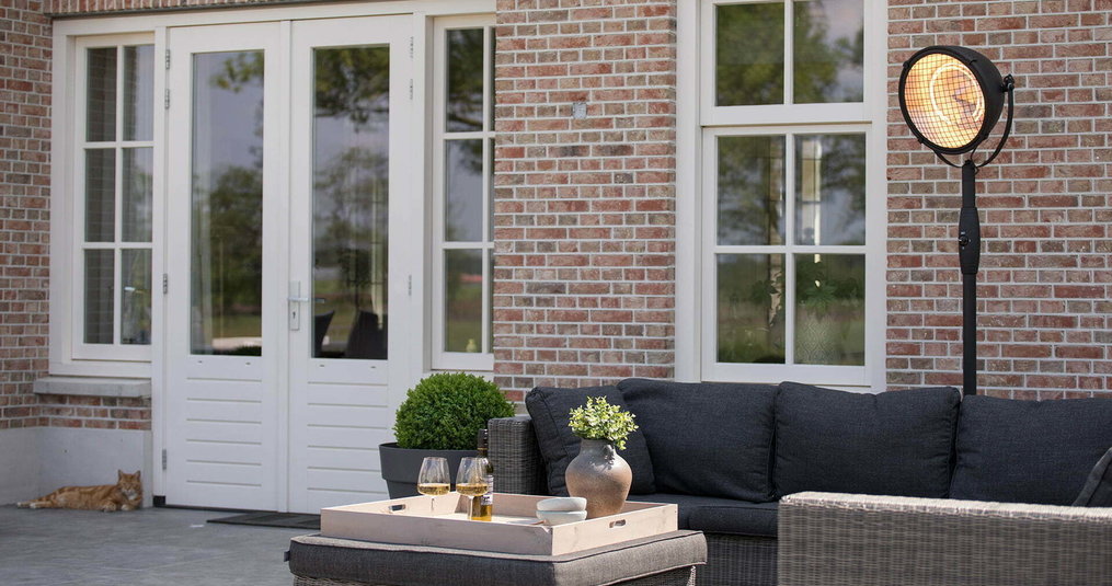 Om lekker warm in de tuin te kunnen zitten, daar hoeft de zon niet voor te schijnen.