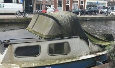 Cleaning the boat hood with green soap? Do not do it!