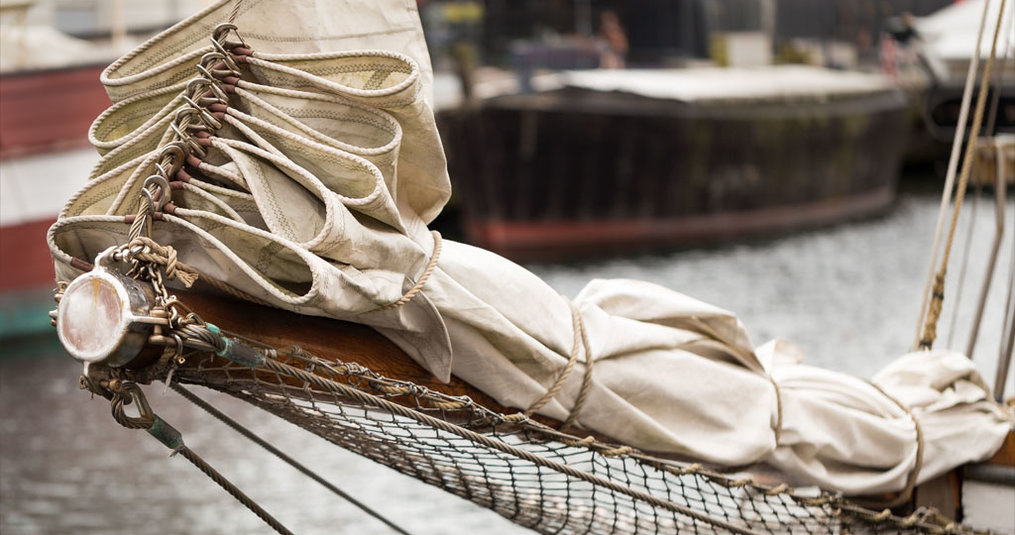 Sicheres Segeln durch die Schleuse - Regeln und Tipps