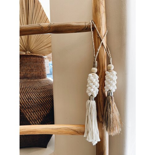 Uma Cantik Zin Shell Tassel Raffia