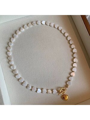 Hart Kralen Ketting – Moeder van Parel & Elegant Design