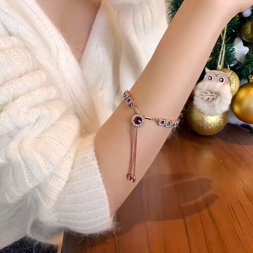 Roségouden Armband – Rode Kristal & Verstelbare Ketting Roségouden Armband – Rode Kristal & Verstelbare Ketting