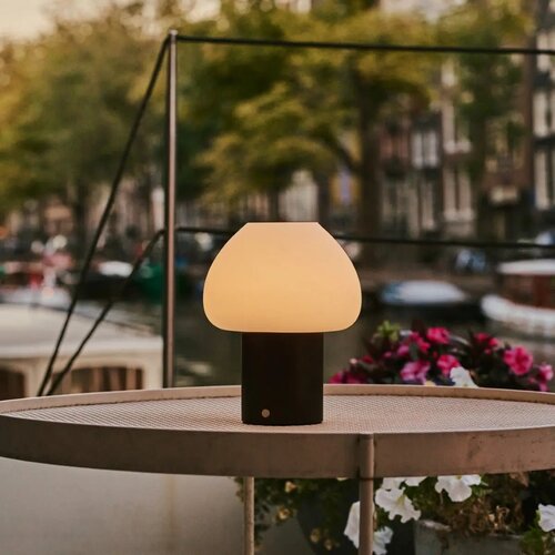 Tavellio Fynn Donkerbruine Houten Lamp – Oplaadbaar & Dimbaar Licht Tavellio Fynn Donkerbruine Houten Lamp – Oplaadbaar & Dimbaar Licht