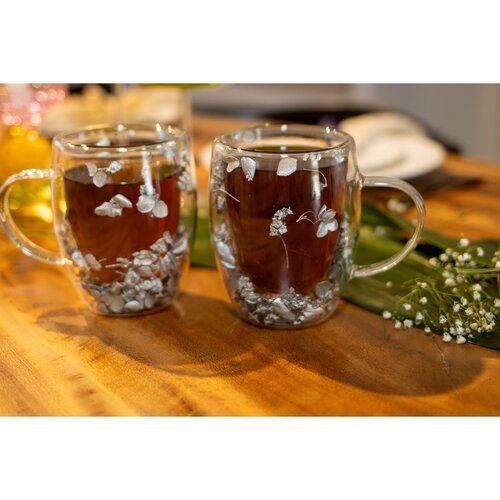 Aulica Dubbele Wand Theekopjes 350 ml – Zilveren Bloemen (Set van 2) Aulica Dubbele Wand Theekopjes 350 ml – Zilveren Bloemen (Set van 2)