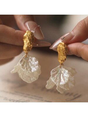 Witte Zeemeermin Staart Oorbellen – Verguld