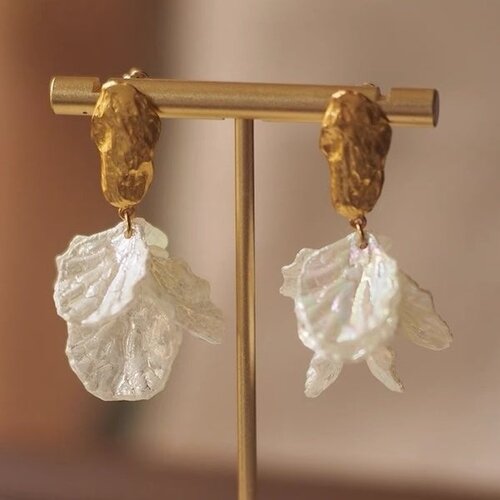 Witte Zeemeermin Staart Oorbellen – Verguld