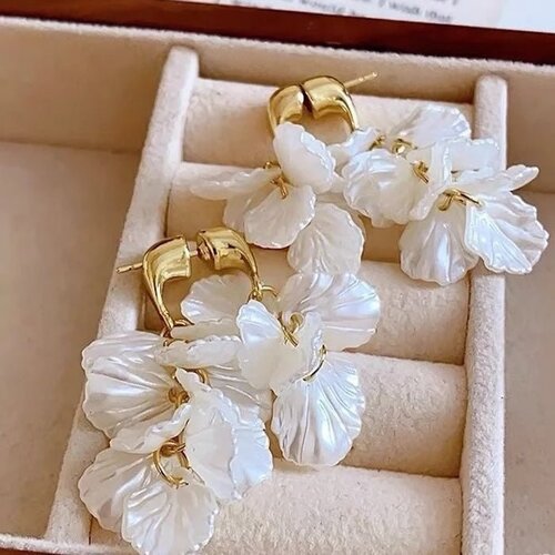 Witte Zeemeermin Staart Oorbellen – Verguld