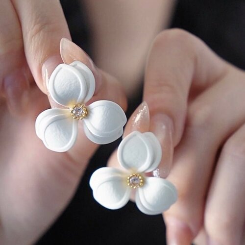 Gardenia Oorstekers – Vintage Witte Bloem