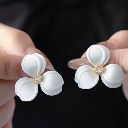 Gardenia Oorstekers – Vintage Witte Bloem