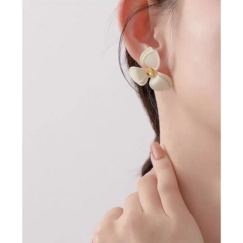 Gardenia Oorstekers – Vintage Witte Bloem