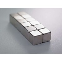 Sterke kubusvormige magneten 10x10x10 mm.