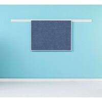 Prikbord met blauw vilt met PartnerLine profiel afm. 60 x 90 cm.