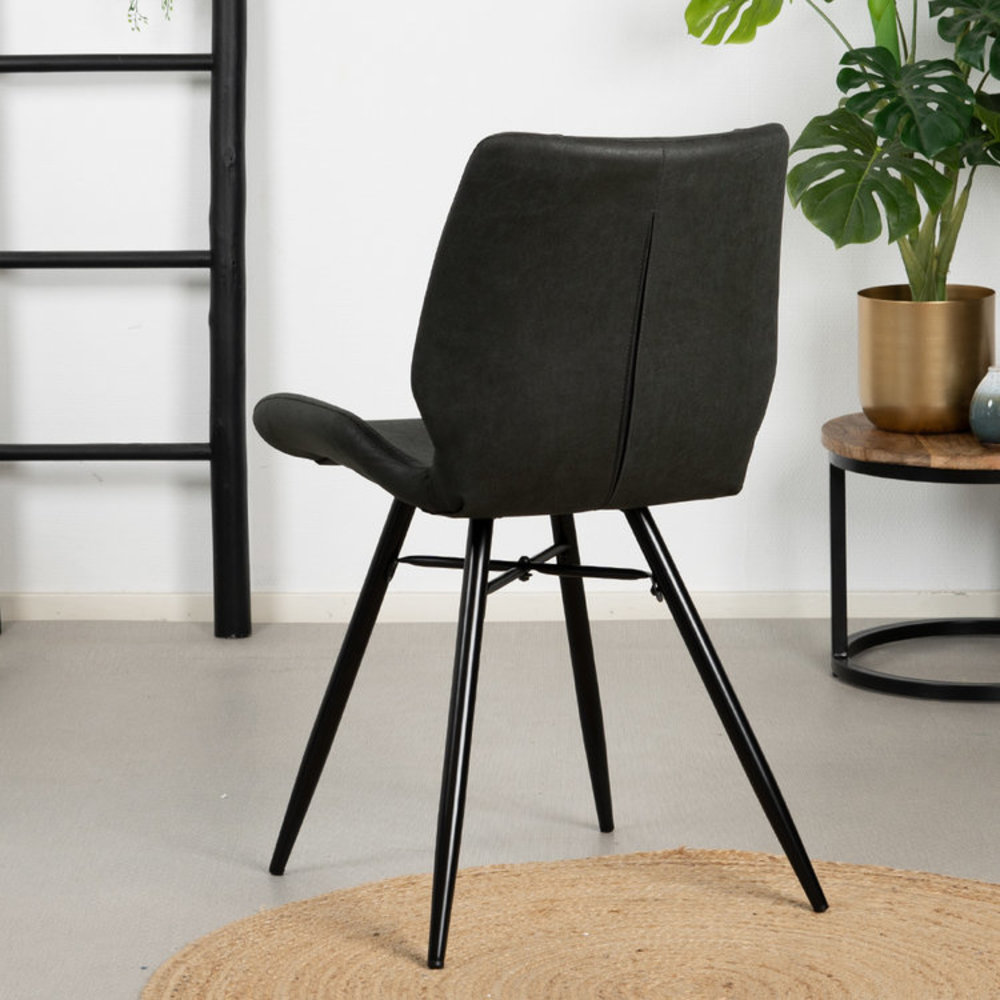 Black barrel online back dining chair