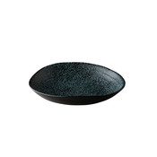 Q Raw Design Chameleon diep bord zwart met blauwe spikkels 24cm
