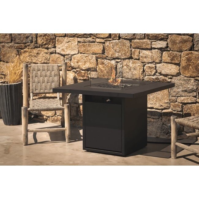 Planika | Square table buiten haard