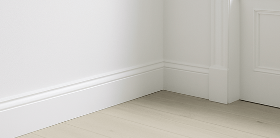 Kozijnen en plinten in RAL 9016