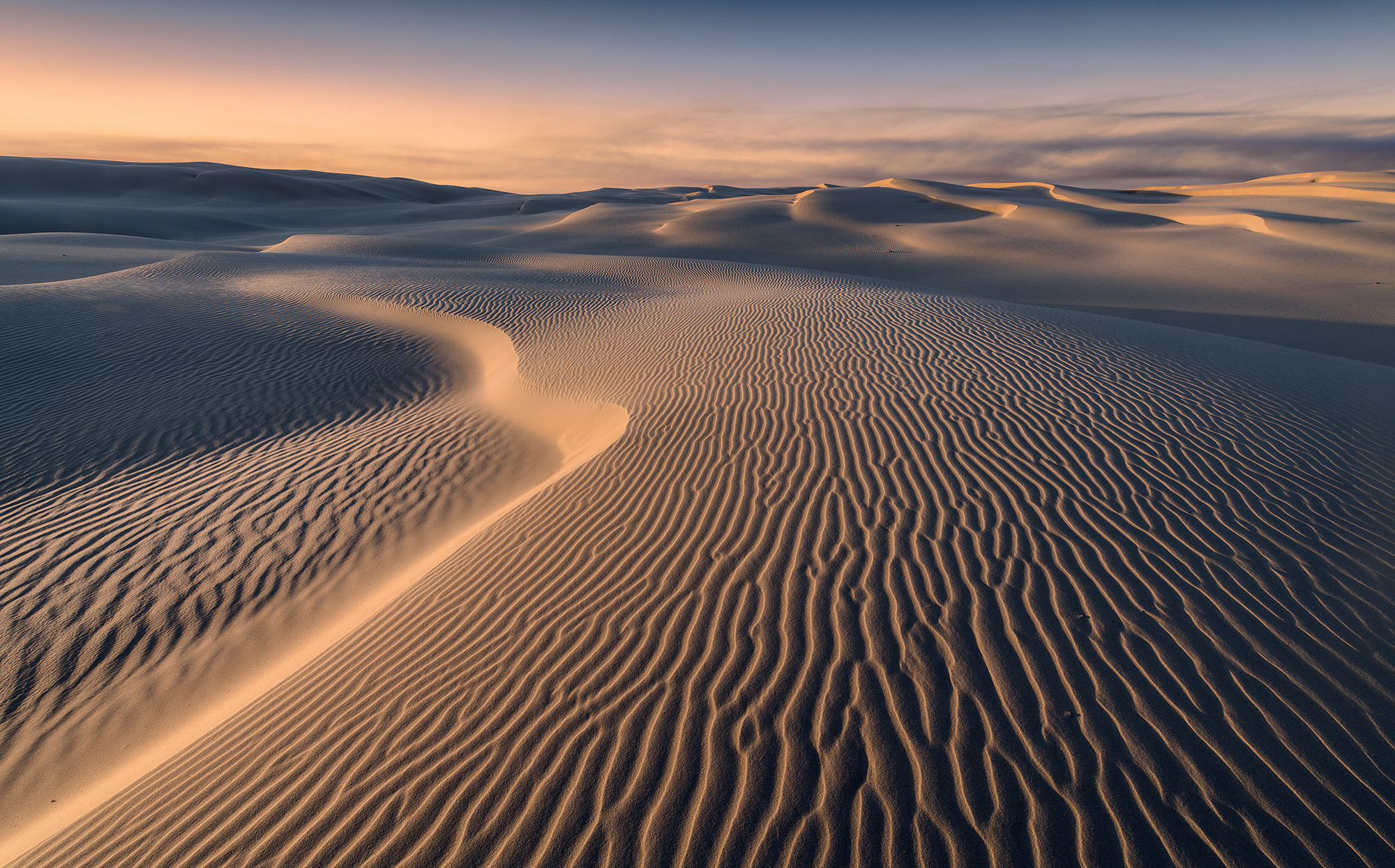 Komar Stefan Hefele; Komar Wanderlust Fotobehang Glowing Lines - SHX9-111