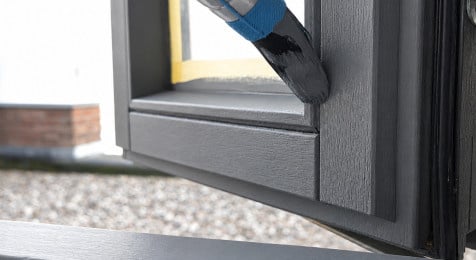 Badkamerkozijn aflakken met Sigma S2U Nova Satin en een ronde kwast