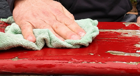 Verweerd houten meubel schoonmaken schuren en herstellen