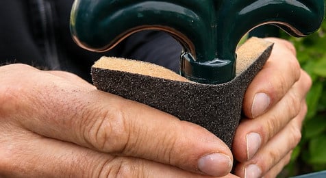 Schuur voor hechting en stof af bij metaal verven