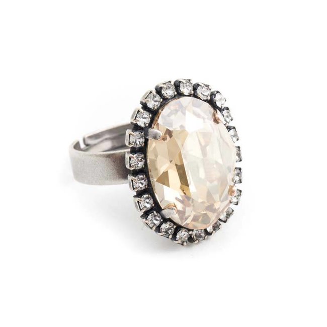 Ovale beige ring met Swarovski kristal