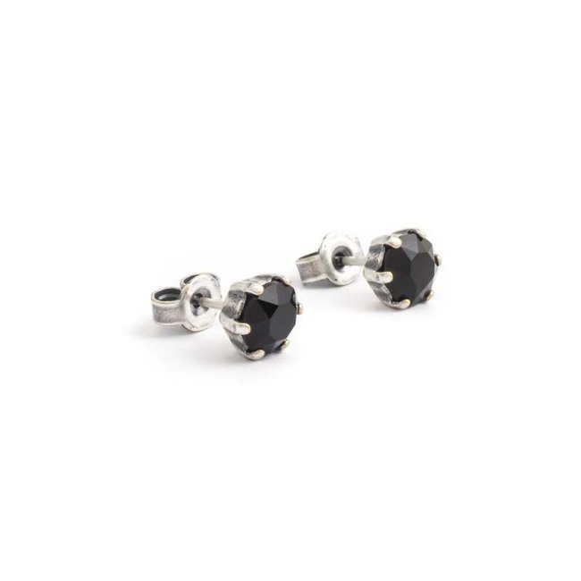 Zwarte oorknopjes met 6 mm Swarovski kristallen