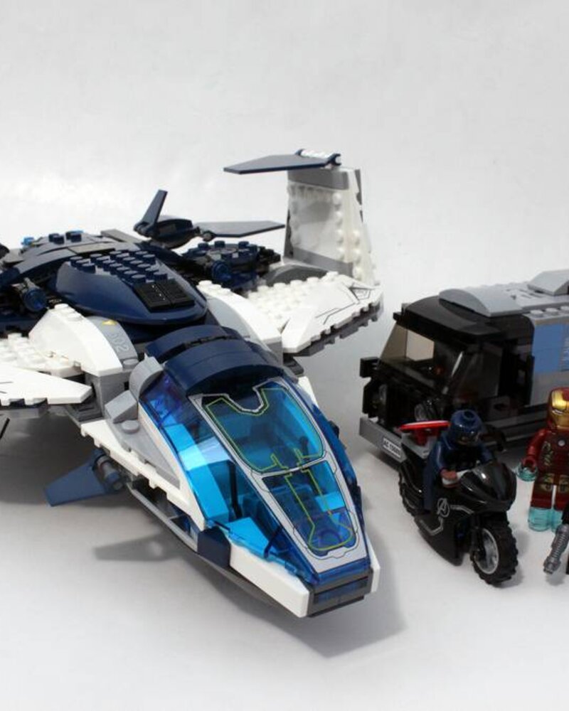 76032 Avengers Quinjet Chase