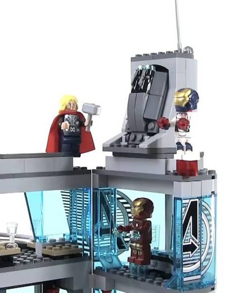 76038 Attack on Avengers Tower