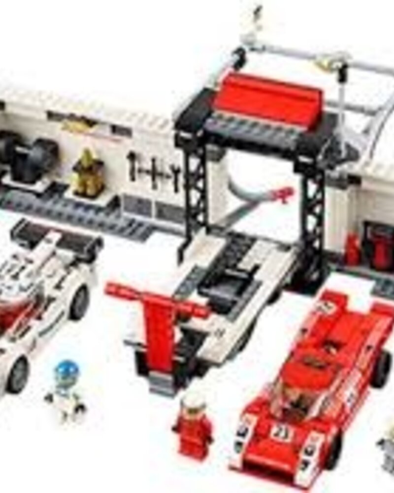 75876 Porche 919 Hybrid and 917K Pit Lane