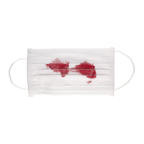 mondmasker met bloed