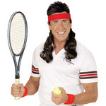 rode zweetband met zwart gekruld haar