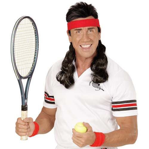 rode zweetband met zwart gekruld haar