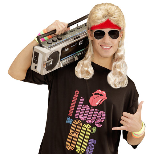 rode zweetband met blond gekruld haar