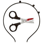 bloederige schaar in hoofd